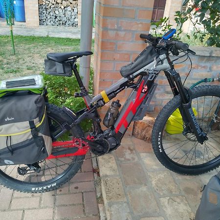 Bike Stop Duna Dunaszentmiklos Bagian luar foto