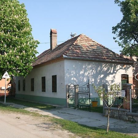 Bike Stop Duna Dunaszentmiklos Bagian luar foto