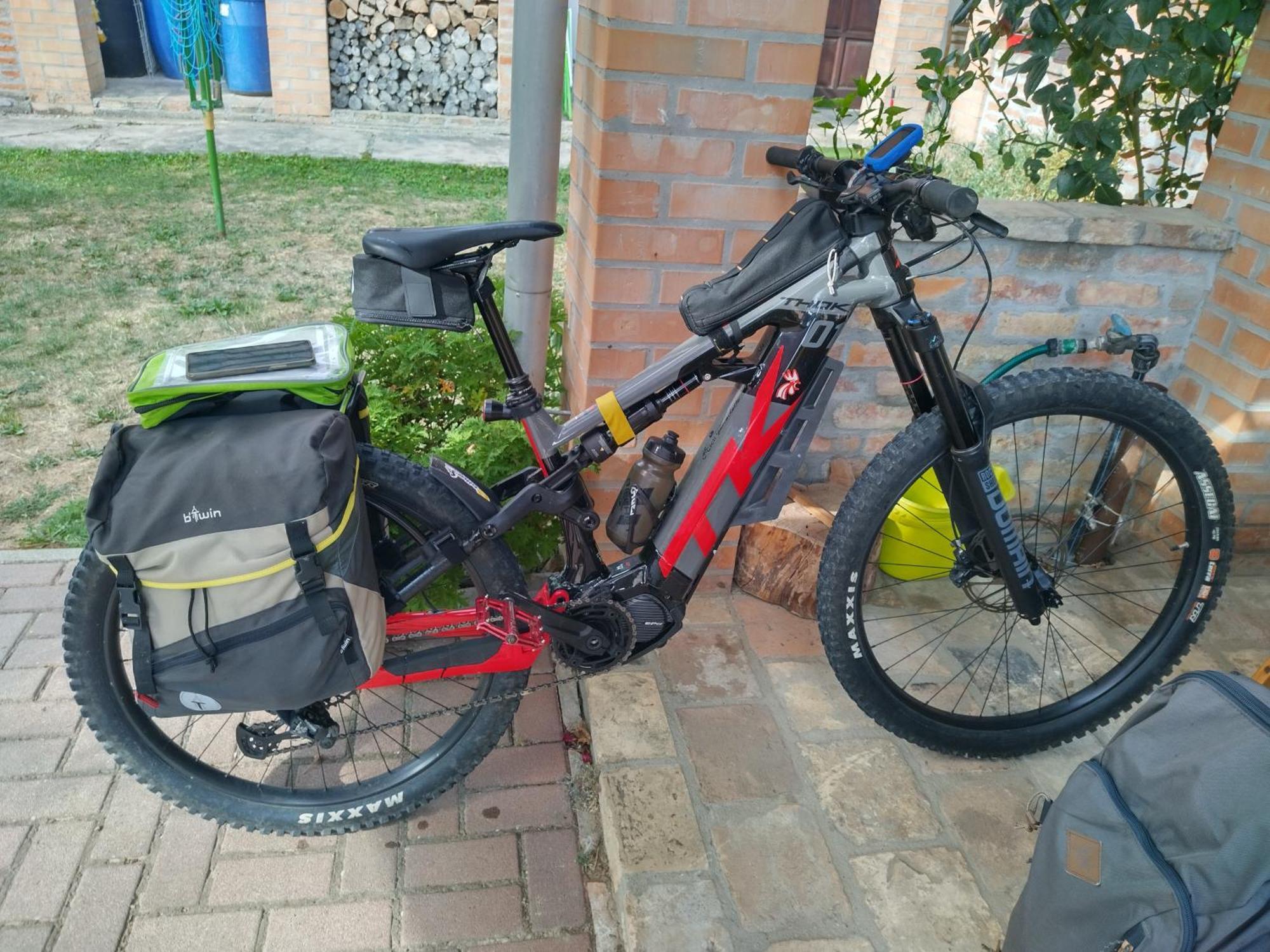 Bike Stop Duna Dunaszentmiklos Bagian luar foto