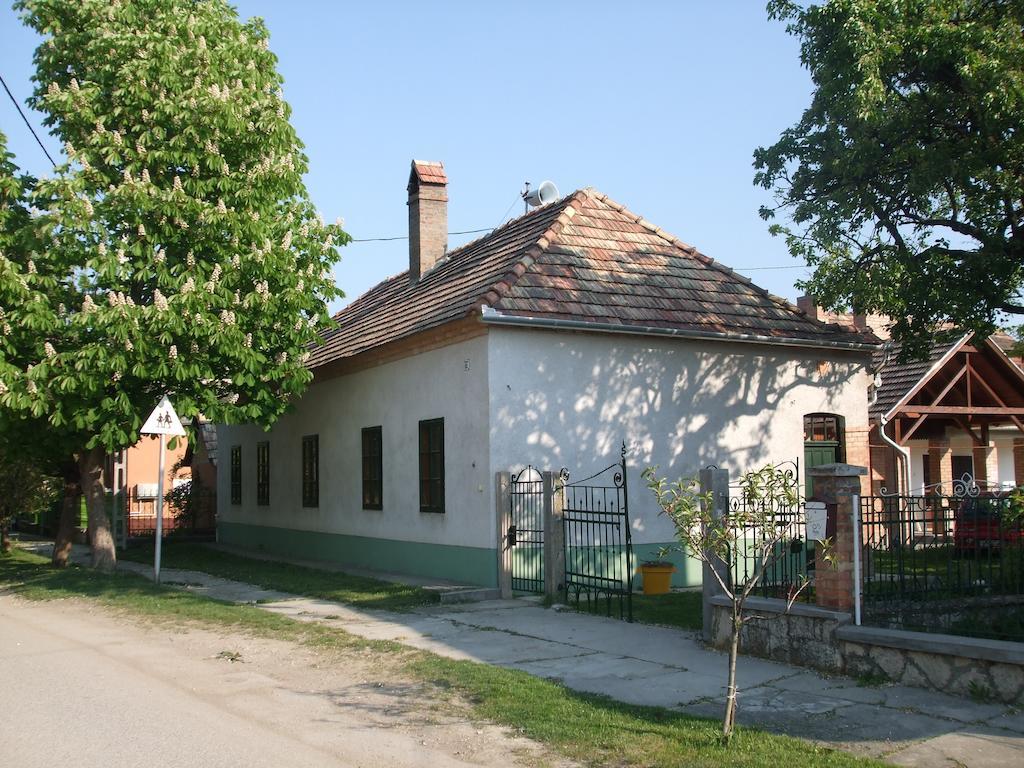Bike Stop Duna Dunaszentmiklos Bagian luar foto